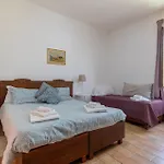 1 Bedroom Awesome In *