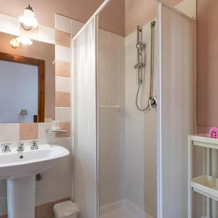 1 Bedroom Awesome In Apartament *